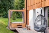 Whirlpool auf der Terrasse in den Alpenchalets Biberwier by ALPS RESORTS. 
