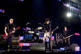 „FireAid“ lieferte Millionen-Spenden, Gaga-Premiere und Nirvana-Reunion
