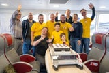 Der Lego®️-Twin City Liner, der bei einer Charity-Fahrt vom Verein "Der helfende Stein" in Rekordtempo gebaut wurde.