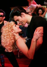 Hit-Musical »Grease« tanzt für Sie zum Bestpreis an
