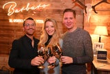 Gastgeber Luigi Barbara Jun. mit Chiara Pisati und Clemens Trischler beim Opening des Winter-Chalets