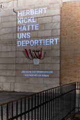 Video-Installation am Burgtor: "Angst vor Volkskanzler am Heldenplatz"