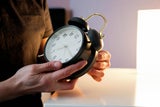 Winterzeit-Umstellung 2024: Wann wird an der Uhr gedreht?