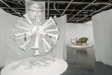 Eine Installation von Misha Stroj (2003), die sich mit dem Schicksal des Eislaufsstars Franz Offenbergerauseinandersetzt .