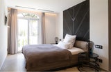 Insgesamt fünf Schlafzimmer und sieben Badezimmer bieten reichlich Platz für zehn Personen.