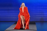 Heidi Klum, Eva Longoria & Co.: A-Promis rocken L’Oréal-Modenschau