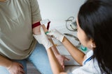 Ein neuer Bluttest ermöglicht die frühzeitige Alzheimer-Diagnose ohne invasive Eingriffe.&nbsp;&nbsp;
