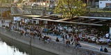 Menschenmassen am Wiener Donaukanal