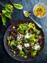 Saisonale Lieblinge: Wintersalate mit Rotkraut, Nüssen und Co.