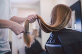 Studie enthüllt: Deshalb schneiden Friseure die Haare immer zu kurz