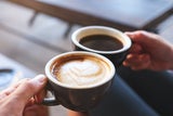 Zum Tag des Kaffees serviert der "Falstaff Café Guide 2025" mit 725 bewerteten Cafés die reiche Vielfalt der österreichischen Kaffeehauskultur in Guide-Form. Zusätzlich zu denhöchst-bewerteten Bundesländer-Siegern wurden in Wien Coffee-Hotspots in sieben Kategorien ausgezeichnet.