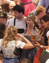 Wiesn-Weekend: Drei heiße Trachten-Looks für Leni Klum
