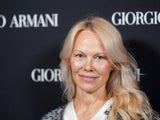 Entspannter und selbstbewusster Auftritt im neuen Bare-Faced-Look. Der Imagewandel beeindruckt.  