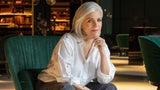 Smart Aging in seiner schönsten Form zeigt Birgit Schrowange beim Fotoshooting im Le Méridien Vienna – in coolen Looks.&nbsp;&nbsp;