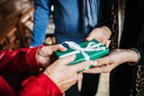 Bitte nicht schenken: Die schlimmsten Weihnachtsgeschenke 2024