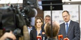 Chefverhandlerin Veronika Arnost (GPA) und Bundesspartenobmann Rainer Trefelik (WKÖ)
