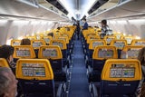 Ryanair und Co.: Warum immer mehr Airlines die Speibsackerl abschaffen
