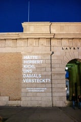 Video-Installation am Burgtor: "Angst vor Volkskanzler am Heldenplatz"