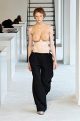 Paris Fashion Week: Nackt-Shows auf dem Laufsteg und in der Front Row