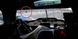 Hier wird Schumi im Cockpit von Wespe attackiert