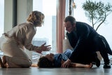 &nbsp;Nach dem Schuss auf Elisabeta Alvarez (Clelia Sarto, mi.) versucht Robert Karow (Mark Waschke, re.) zusammen mit Ulrike Menzel (Tara Linke, li.) erste Hilfe zu leisten.