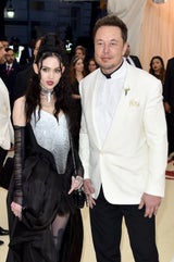 Elon Musk und Grimes besuchen die „Heavenly Bodies: Fashion &amp; The Catholic Imagination“-Gala des Costume Institute im Metropolitan Museum of Art in New York City, 2018.