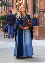 Sarah Jessica Parker trägt eine Jacke von Lena Hoschek