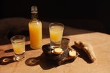 Pflanzliche Nahrungsmittel mit einer hohen Konzentration an Nährstoffen stärken das Immunsystem. Besonders wirkungsvoll: Ingwer, Kurkuma und Apfel, zum Beispiel als täglicher Boost-Shot.