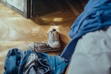 Ekel-Alarm: Deshalb sollten Sie die Schuhe immer vor der Haustür ausziehen