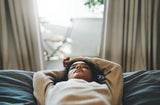 Achtung! Diese Schlafposition kann Alzheimer-Risiko erhöhen