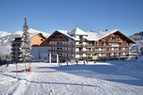 Das Alpenhaus Katschberg.&nbsp;Das Apartment-Haus auf 1.640 m Seehöhe liegt direkt an der Skipiste.
