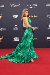 Kult-Kleid von J.Lo kopiert! Victoria Swarovski lässt bei Bambi tief blicken
