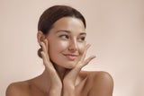 Beauty-Influencer bewerben in den sozialen Medien unzählige Produkte, die Retinol enthalten. Die Nachfrage bei jungen Frauen hat sich dadurch massiv erhöht.