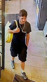 Supermarkt-Dieb: Polizei sucht diese Person