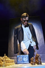 Ovationen für Nils-Strunk-Solo "Schachnovelle" an Burgtheater