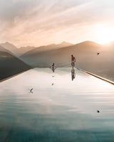 Schwimmen in 12 Metern Höhe. 