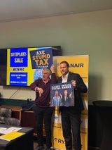Ryanair-Boss Michael O‘Leary (l.) und Andreas Gruber (Laudamotion GmbH) fordern die Abschaffung der heimischen Luftverkehrssteuer.