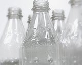 Nackte Erfrischung: Sprite entfernt Etiketten von Flaschen