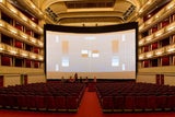 Imax-Kinoleinwand in der Staatsoper
