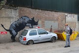 Ein Gemälde eines Nashorns, natürlich ebenfalls von Banksy, schmückt am 12. August 2024 eine Wand im Londoner Stadtteil Charlton.&nbsp;