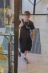 Supermarkt-Dieb: Polizei sucht diese Person