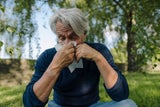 Wer im Herbst ständig niest, könnte an einer Pollenallergie leiden. Ragweed ist derzeit sehr aktiv.