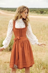 Victoria Swarovski launcht neue Dirndl-Kollektion mit Krüger