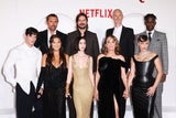 Lily Collins: Goldener Glamour-Auftritt bei „Emily in Paris"-Premiere