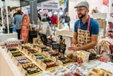Buntes Schokoladefest mit vielen Verkostungsmöglichkeiten und Schoko-Workshops.