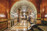 The Osborne zählte in den 1880er-Jahren zu den ersten Luxusapartmentgebäuden New Yorks. Das imposante Entrée führt zu Wohnungen, wie der 350 Quadratmeter-Residenz von Jessica Chastain.