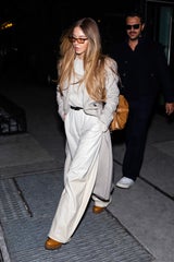 DIESE Stiefel-Hose-Kombi macht Sydney Sweeney zum neuen Fashion-Trend