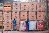 Zementsack bis Fahnenmast: Quester-Ausstattung kommt unter den Hammer