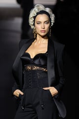 Madonna: Mit Ganzkörperschleier bei der Fashion Week