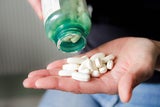 Influencer lösen Hype um Magnesium-Öl im Bauchnabel aus